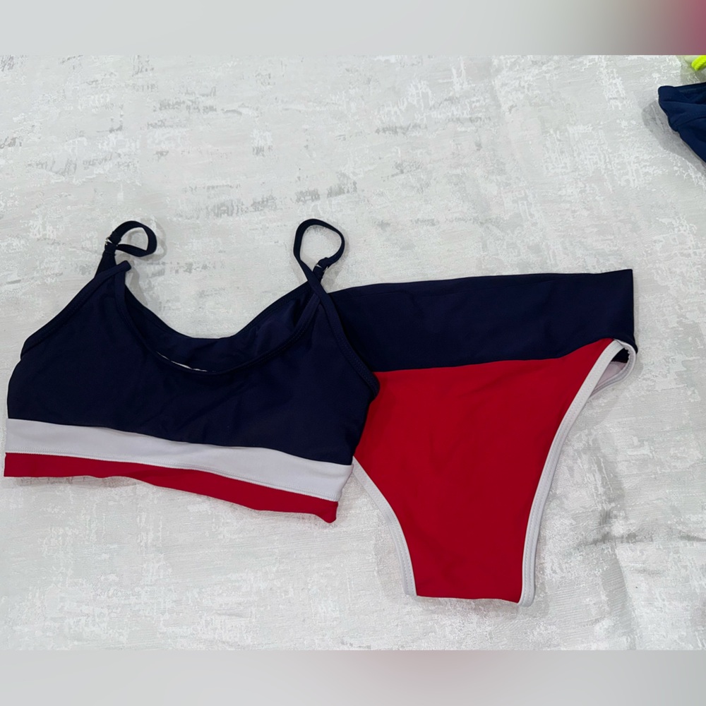Bikini - Picture 6 of 6
